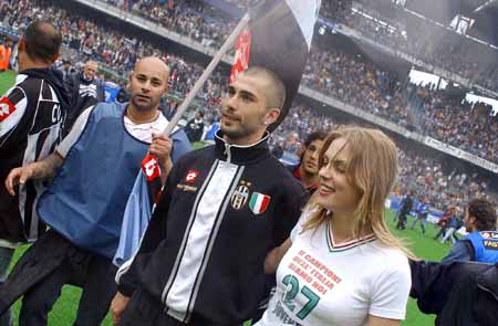 雷迪克终于看明白了！发布会高度称赞詹姆斯与东契奇挡拆配合，默契堪称无解