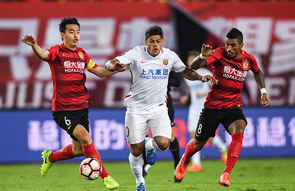 伦纳德&科林斯合砍51分 快船险胜活塞