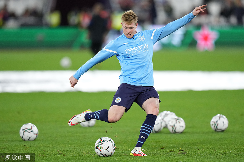 近百名游泳爱好者在云南巧家挑战横渡金沙江