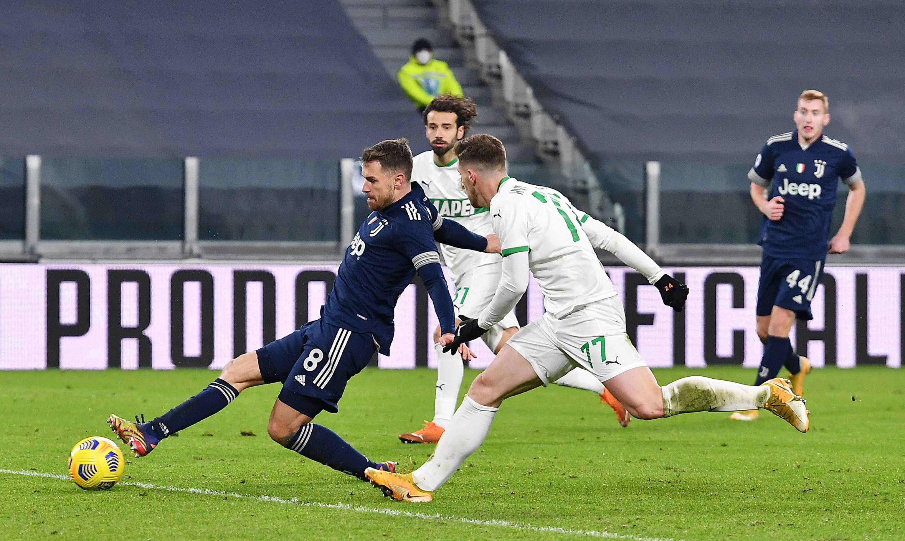 人均年入30万的行业，降本增效的风刮得更猛了