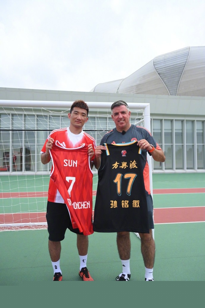 多队调整首发阵容