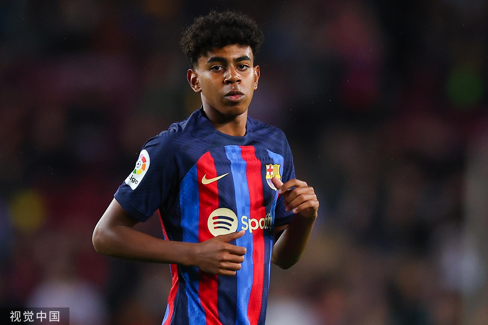 安东尼-戴维斯左手韧带将动手术缺阵数月，独行侠赛季前景与交易窗口双重震荡