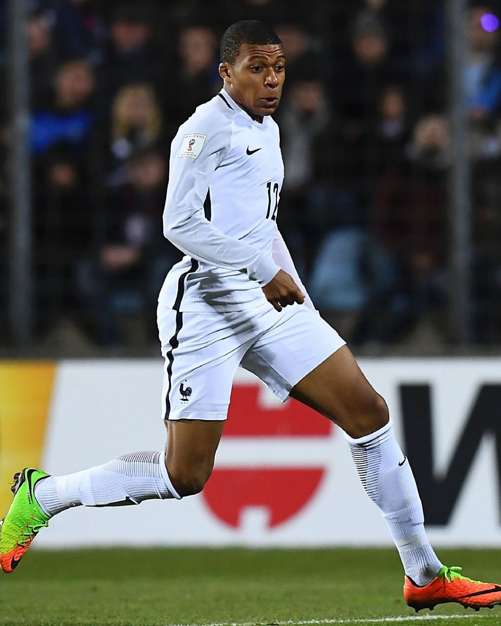 男子玩《阴阳师》冒充女性诈骗9万多 甚至还发女友照